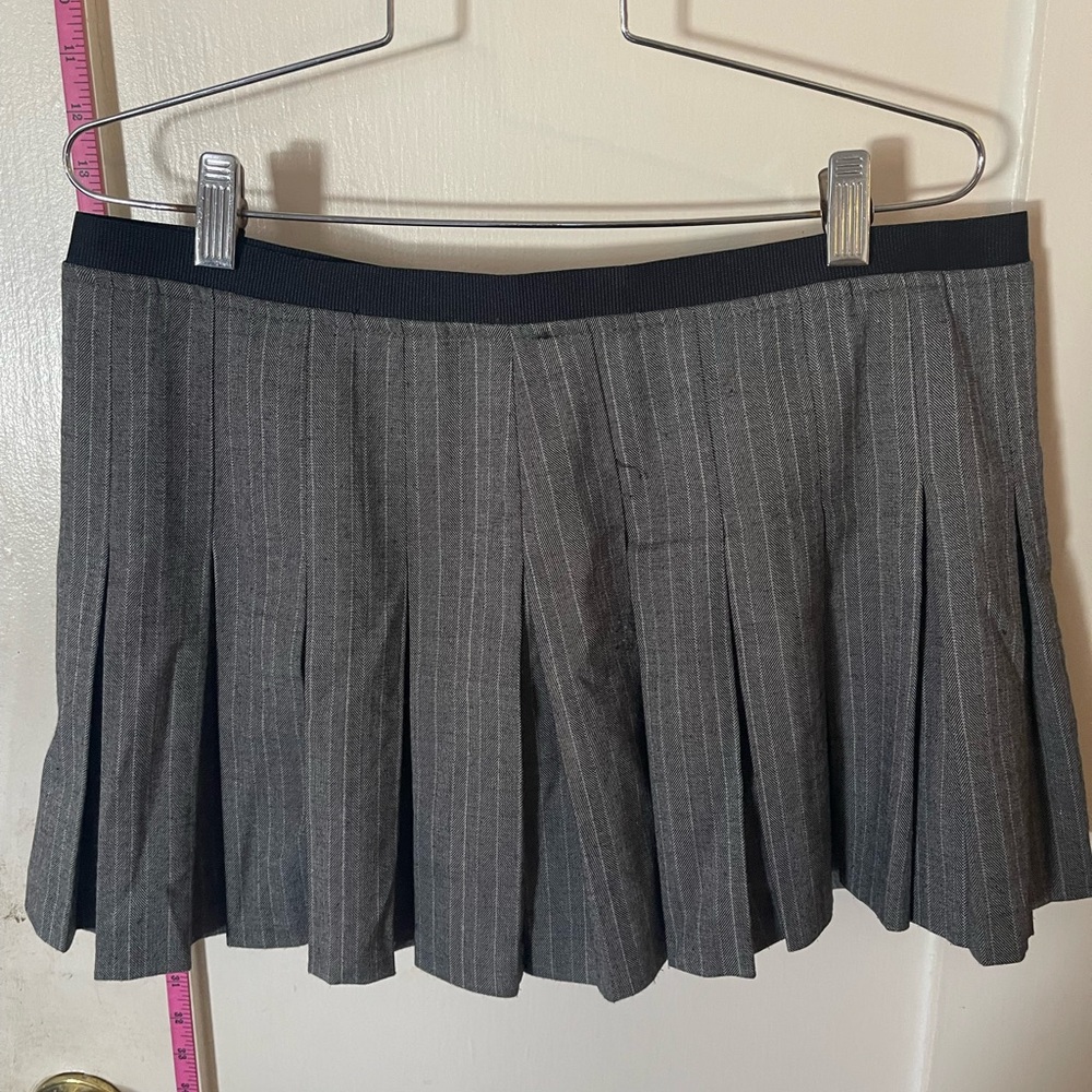 Guess Grey Pleated Pinstripe Skirt